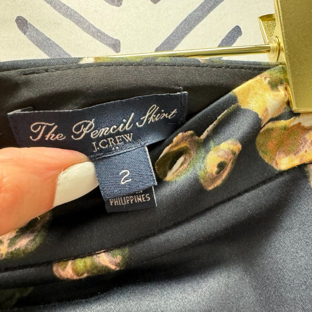 J. Crew Floral Print The Pencil Skirt. - 2 - Picture 5 of 5
